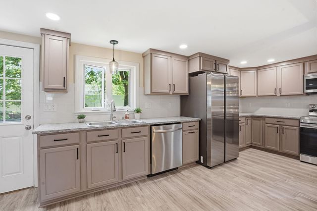 20 Orchard Terrace, Salem, NH 03079