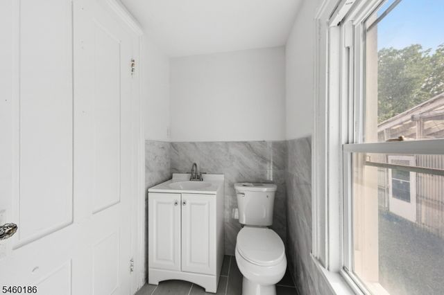 565 Madison Ave, Elizabeth City, NJ 07201