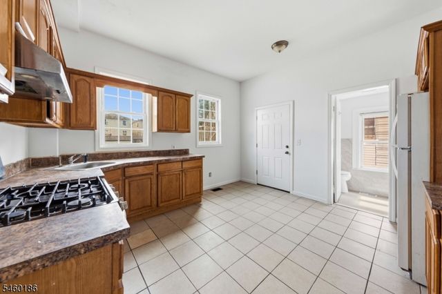 565 Madison Ave, Elizabeth City, NJ 07201