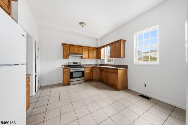 565 Madison Ave, Elizabeth City, NJ 07201