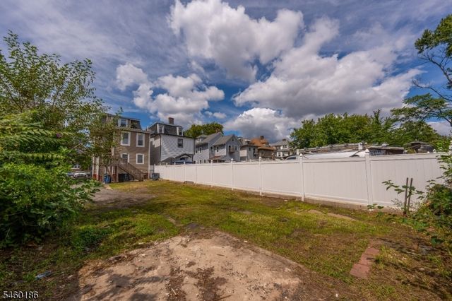 565 Madison Ave, Elizabeth City, NJ 07201