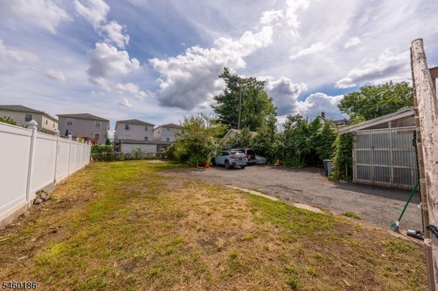 565 Madison Ave, Elizabeth City, NJ 07201