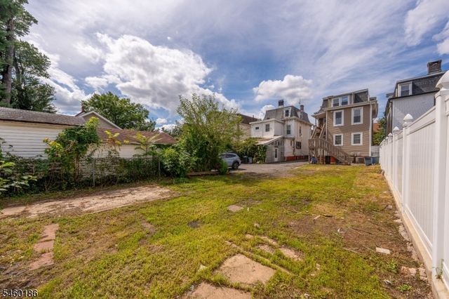 565 Madison Ave, Elizabeth City, NJ 07201