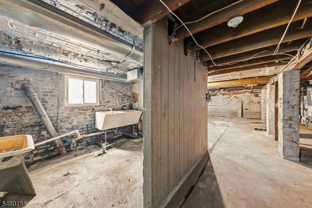 565 Madison Ave, Elizabeth City, NJ 07201