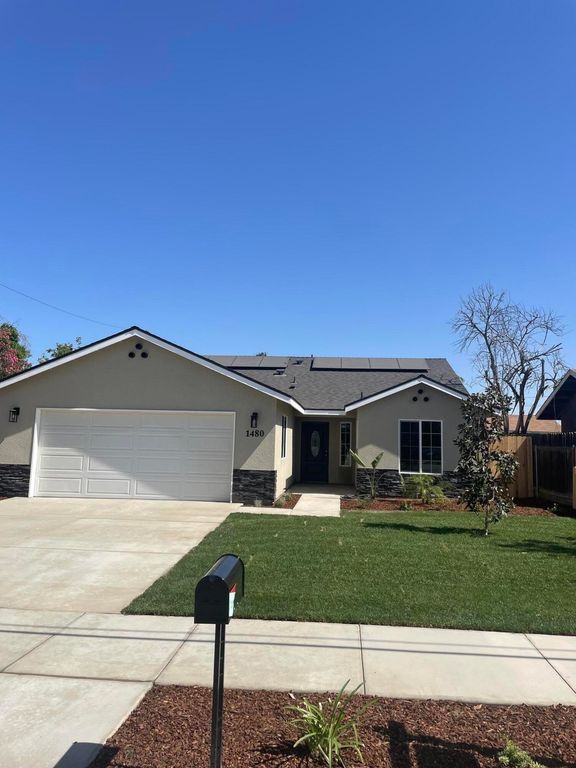 Image 1 of property listing at 1480 E Alpine Avenue, Tulare, CA 93274