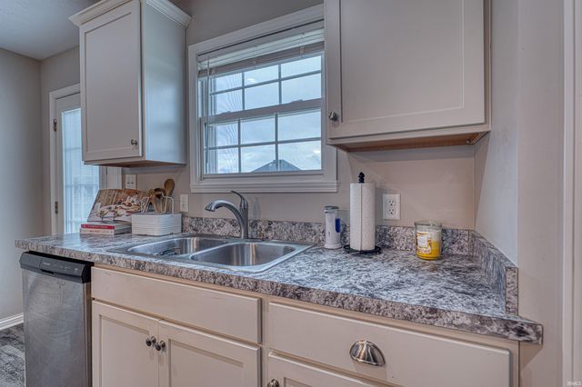 8150 Edenton Drive, Evansville, IN 47715