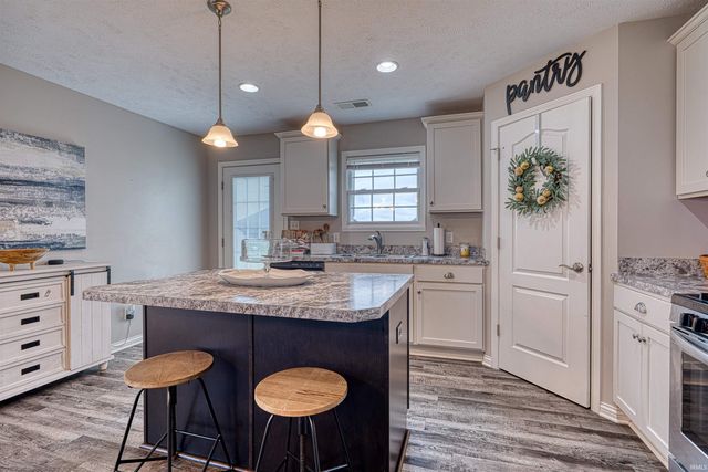 8150 Edenton Drive, Evansville, IN 47715