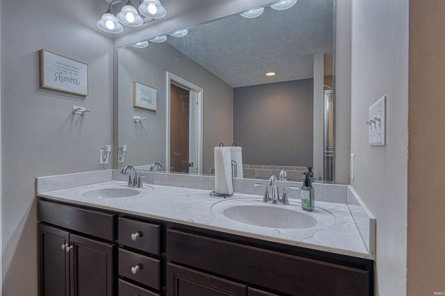 8150 Edenton Drive, Evansville, IN 47715