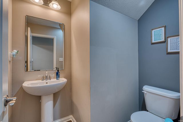 8150 Edenton Drive, Evansville, IN 47715