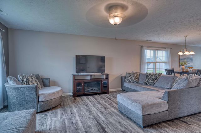 8150 Edenton Drive, Evansville, IN 47715