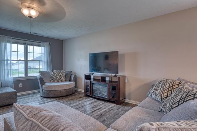 8150 Edenton Drive, Evansville, IN 47715