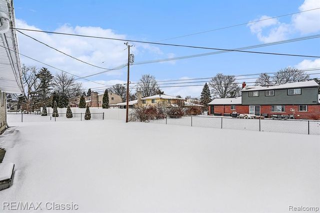 18746 Westbrook Drive, Livonia, MI 48152