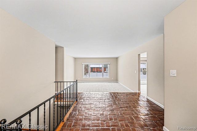 18746 Westbrook Drive, Livonia, MI 48152