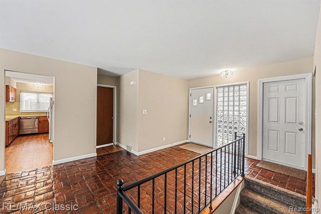 18746 Westbrook Drive, Livonia, MI 48152