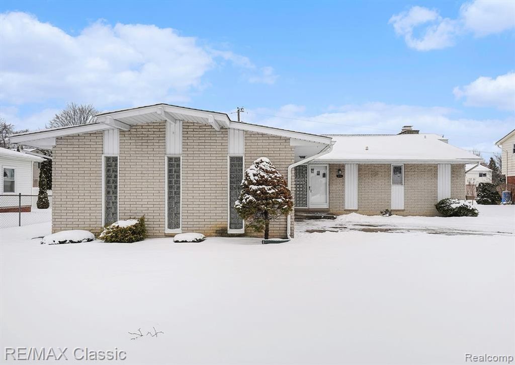 18746 Westbrook Drive, Livonia, MI 48152