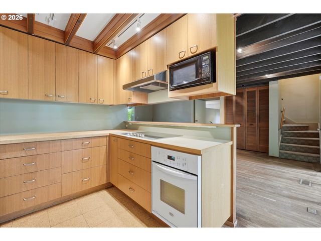 12115 Nw OLD QUARRY Rd, Portland, OR 97229