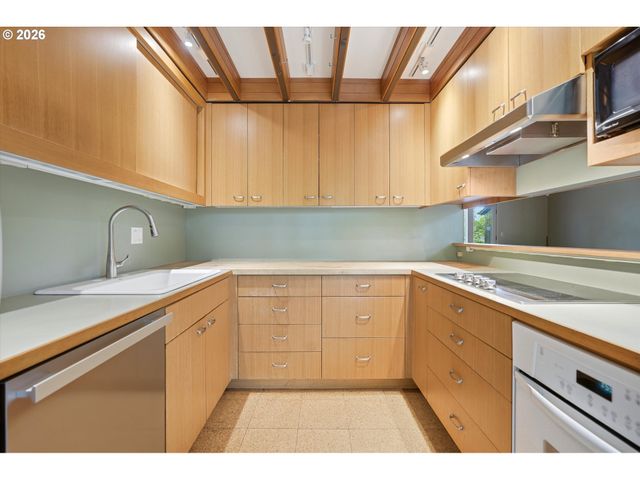 12115 Nw OLD QUARRY Rd, Portland, OR 97229