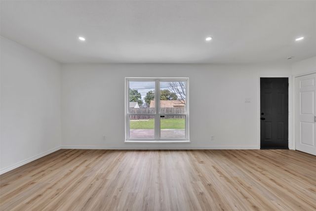 7449 Sandhurst Lane S, North Richland Hills, TX 76182