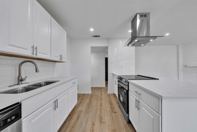 7449 Sandhurst Lane S, North Richland Hills, TX 76182