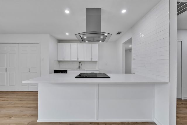 7449 Sandhurst Lane S, North Richland Hills, TX 76182