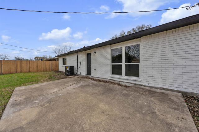 7449 Sandhurst Lane S, North Richland Hills, TX 76182