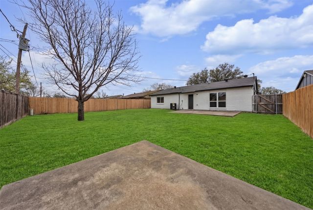 7449 Sandhurst Lane S, North Richland Hills, TX 76182