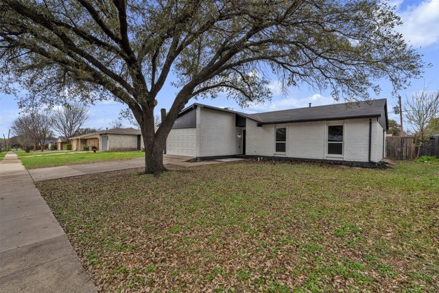 7449 Sandhurst Lane S, North Richland Hills, TX 76182