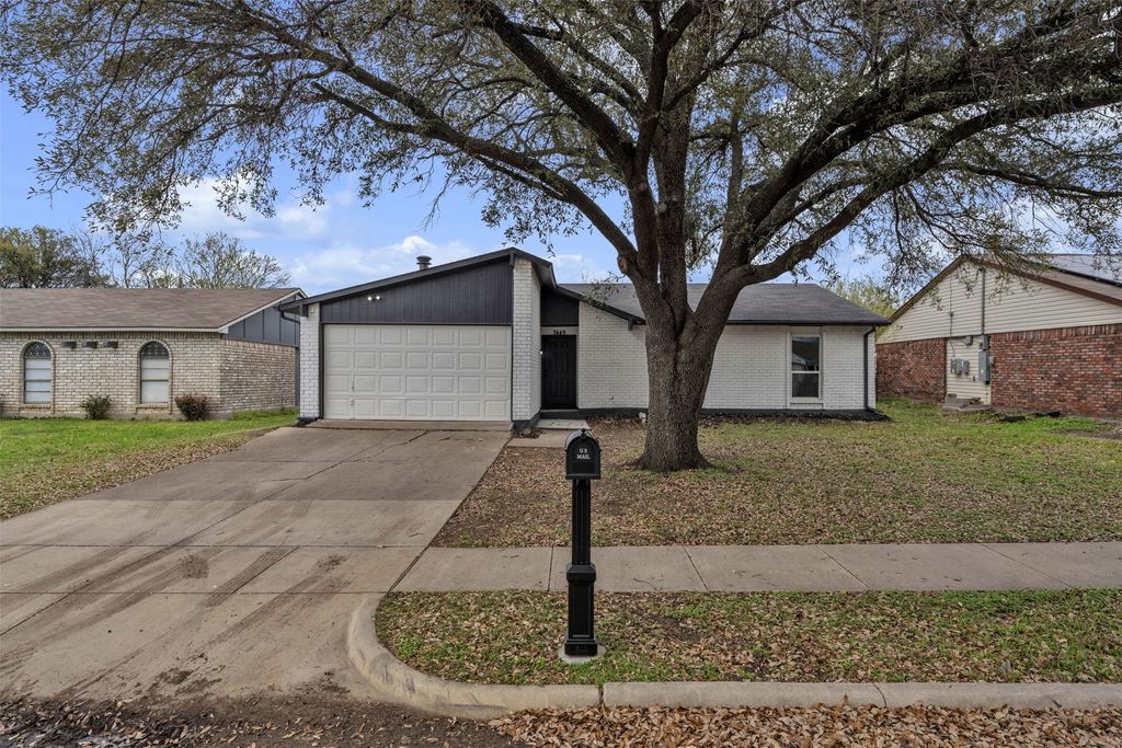 7449 Sandhurst Lane S, North Richland Hills, TX 76182