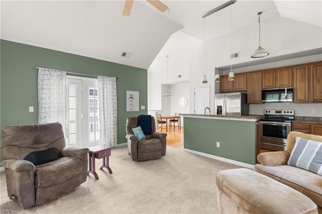 427 Fountain Dr DR, Virginia Beach, VA 23454