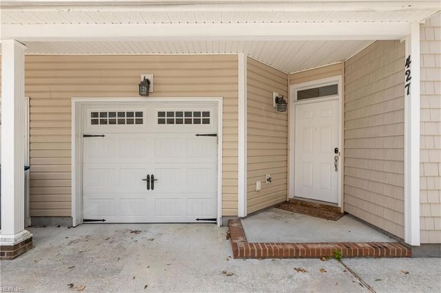 427 Fountain Dr DR, Virginia Beach, VA 23454