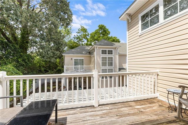 427 Fountain Dr DR, Virginia Beach, VA 23454