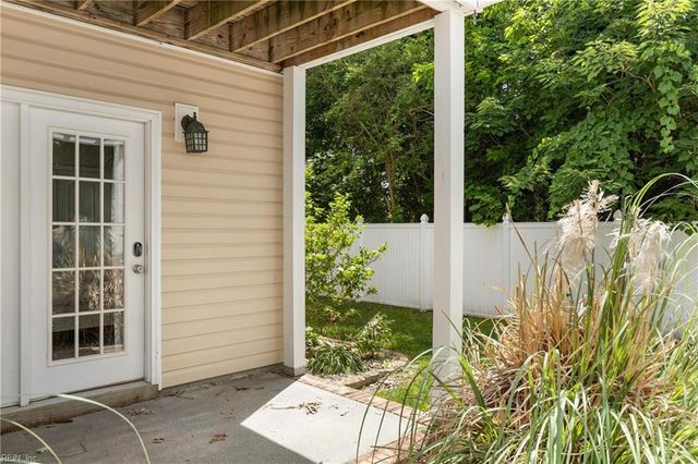 427 Fountain Dr DR, Virginia Beach, VA 23454