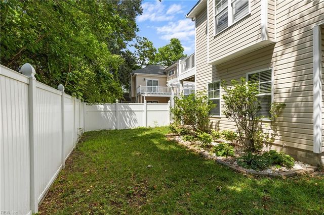 427 Fountain Dr DR, Virginia Beach, VA 23454
