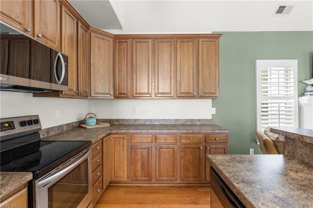 427 Fountain Dr DR, Virginia Beach, VA 23454