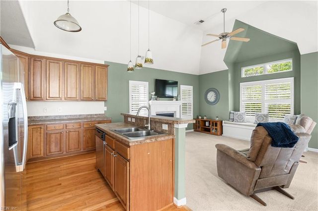 427 Fountain Dr DR, Virginia Beach, VA 23454