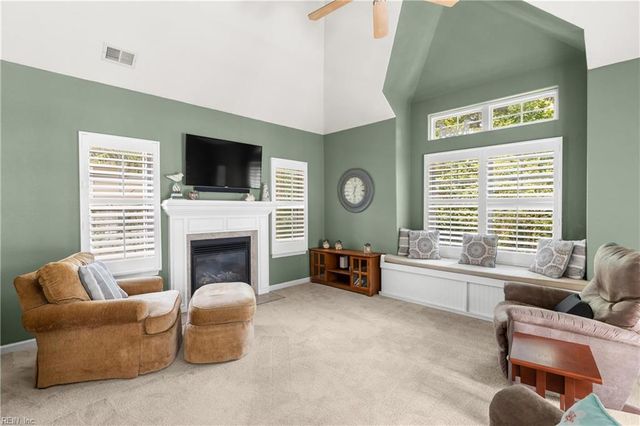 427 Fountain Dr DR, Virginia Beach, VA 23454