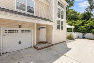 427 Fountain Dr DR, Virginia Beach, VA 23454