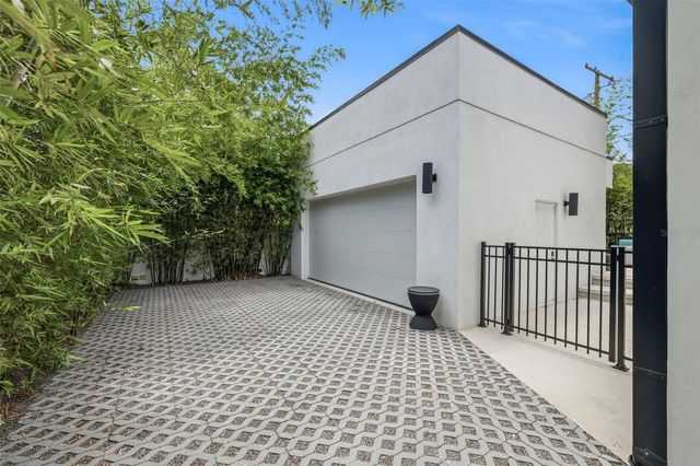 2701 N POPLAR AVENUE, Tampa, FL 33602