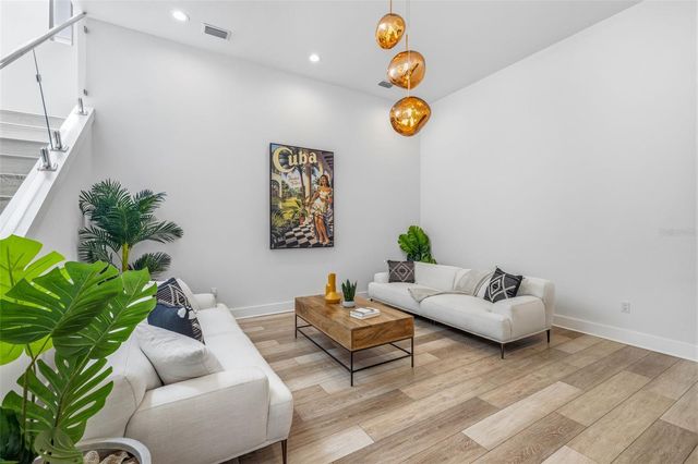 2701 N POPLAR AVENUE, Tampa, FL 33602