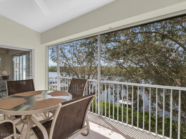 254 Newport DR 412, Naples, FL 34114
