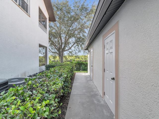 254 Newport DR 412, Naples, FL 34114