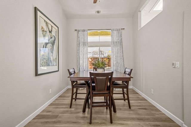 236 Rochelle Ct, Roseville, CA 95661