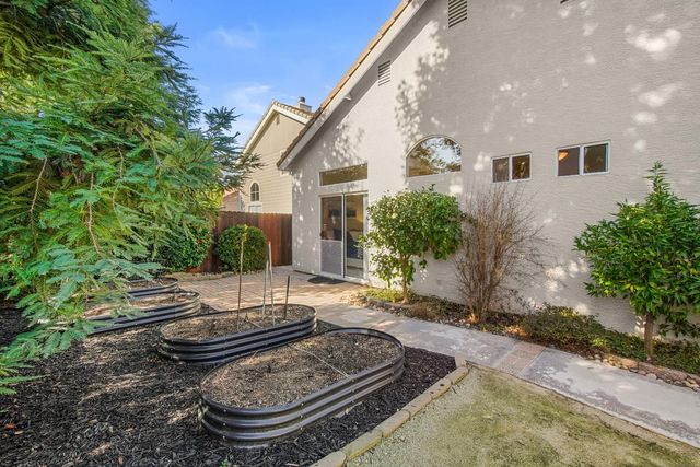 236 Rochelle Ct, Roseville, CA 95661