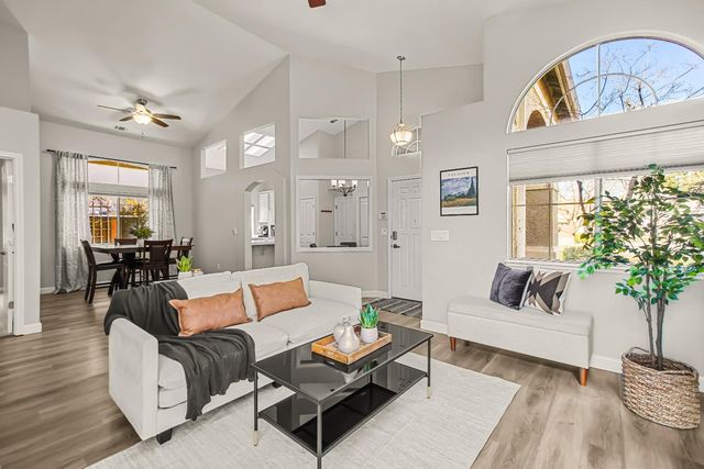 236 Rochelle Ct, Roseville, CA 95661