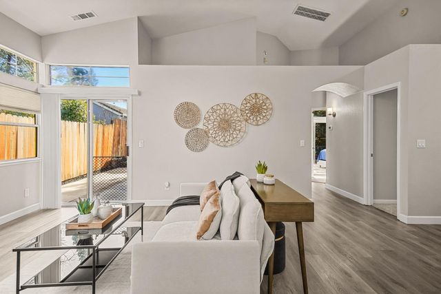 236 Rochelle Ct, Roseville, CA 95661