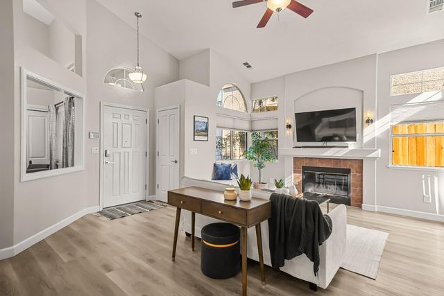 236 Rochelle Ct, Roseville, CA 95661