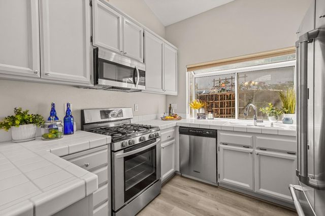 236 Rochelle Ct, Roseville, CA 95661