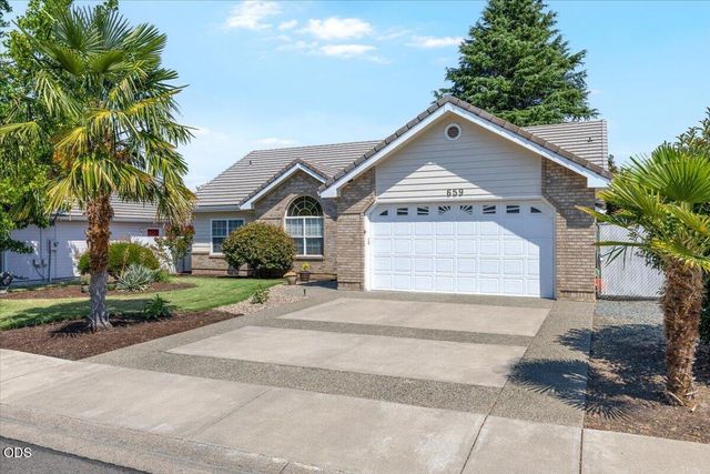 659 Jackson Creek Drive, Central Point, OR 97502