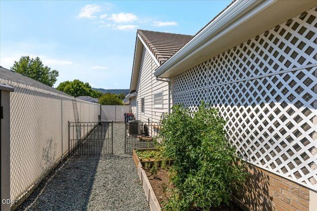 659 Jackson Creek Drive, Central Point, OR 97502