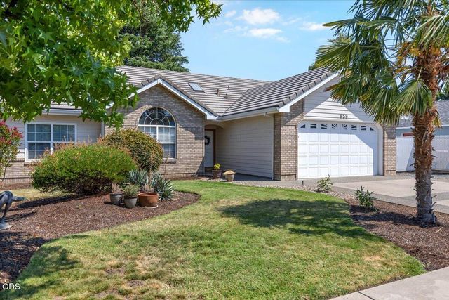 659 Jackson Creek Drive, Central Point, OR 97502
